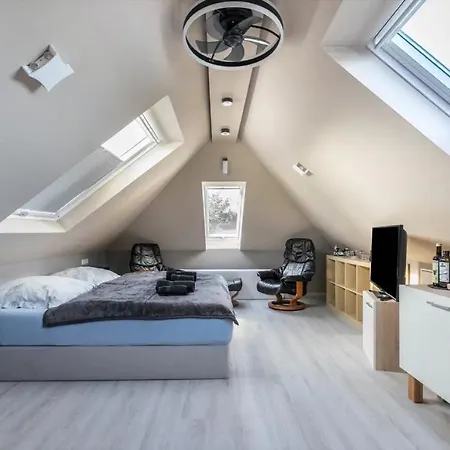 Uhse Ferienwohnung Delux Mit Loft Apartment *